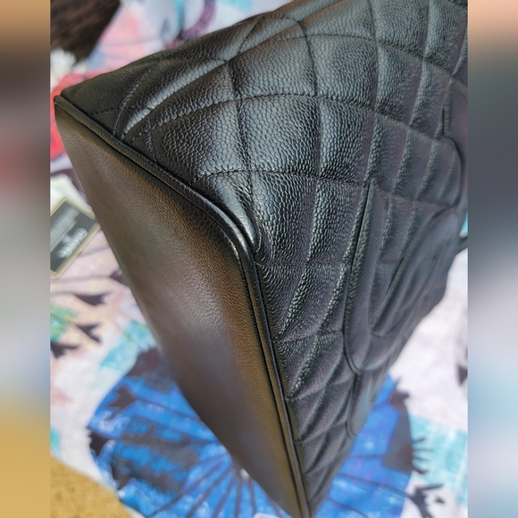 CHANEL Medallion Black Quilted Caviar Leathet Tote - Picture 12 of 16